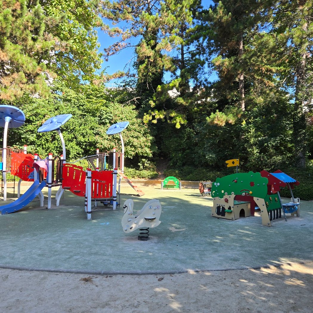 Aire de jeux pour enfants - 2 à 6 ans - Thème Clown 1